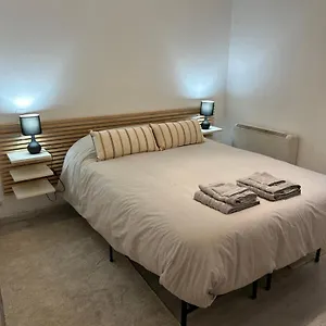 A 5 Min Del Aeropuerto + Ifema Apartamento Madrid